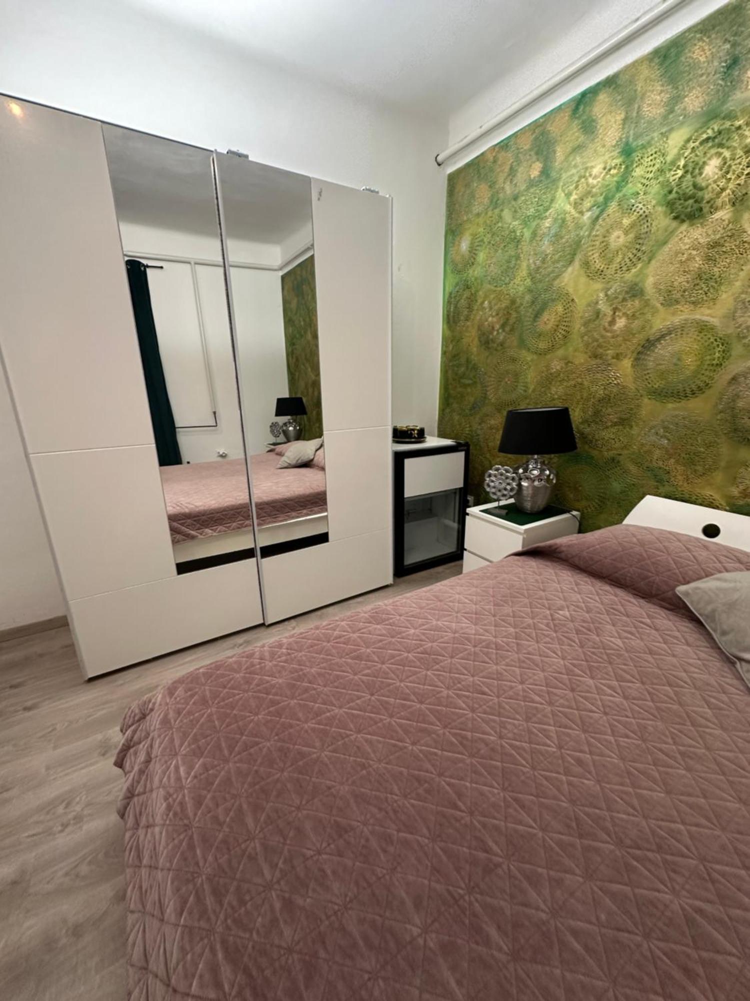 Airport17 B&B Vecses Bagian luar foto