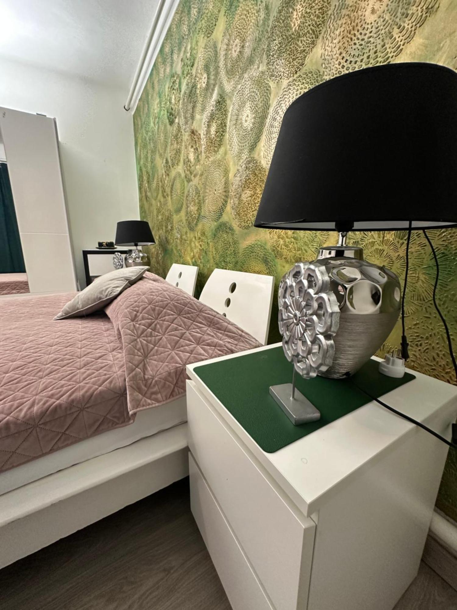 Airport17 B&B Vecses Bagian luar foto
