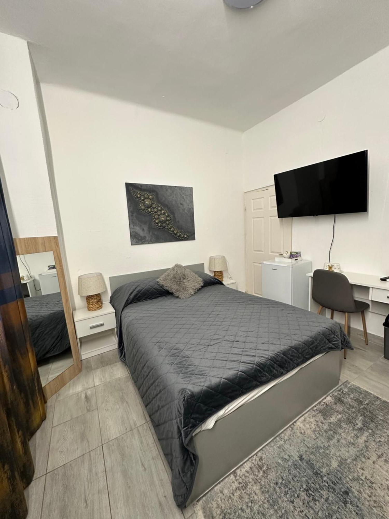Airport17 B&B Vecses Bagian luar foto