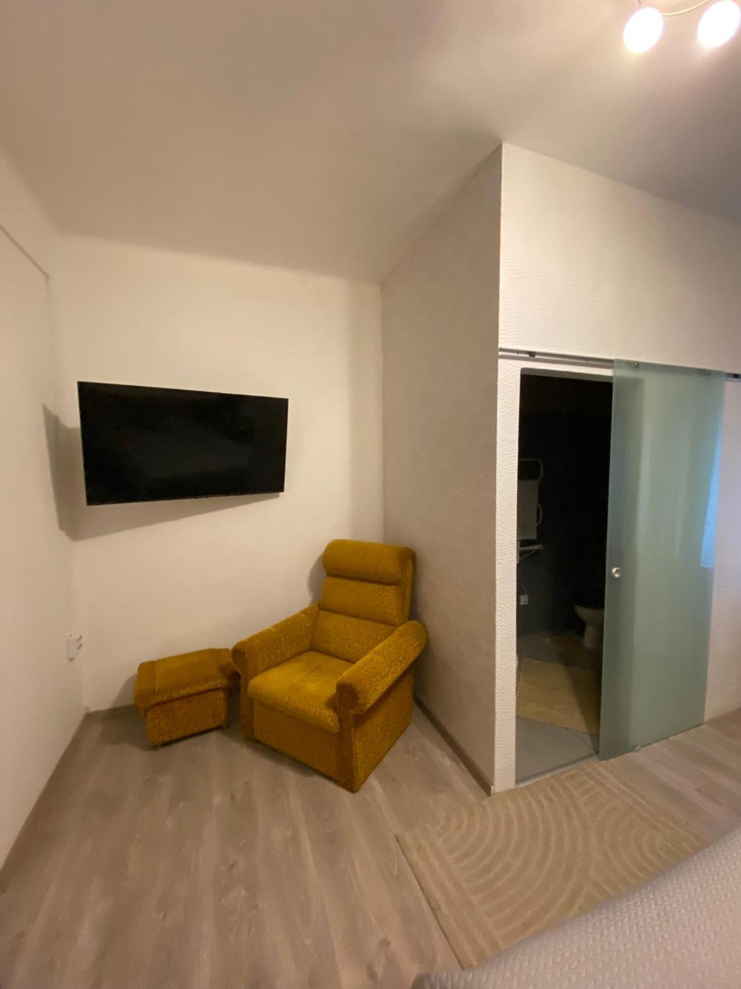 Airport17 B&B Vecses Bagian luar foto