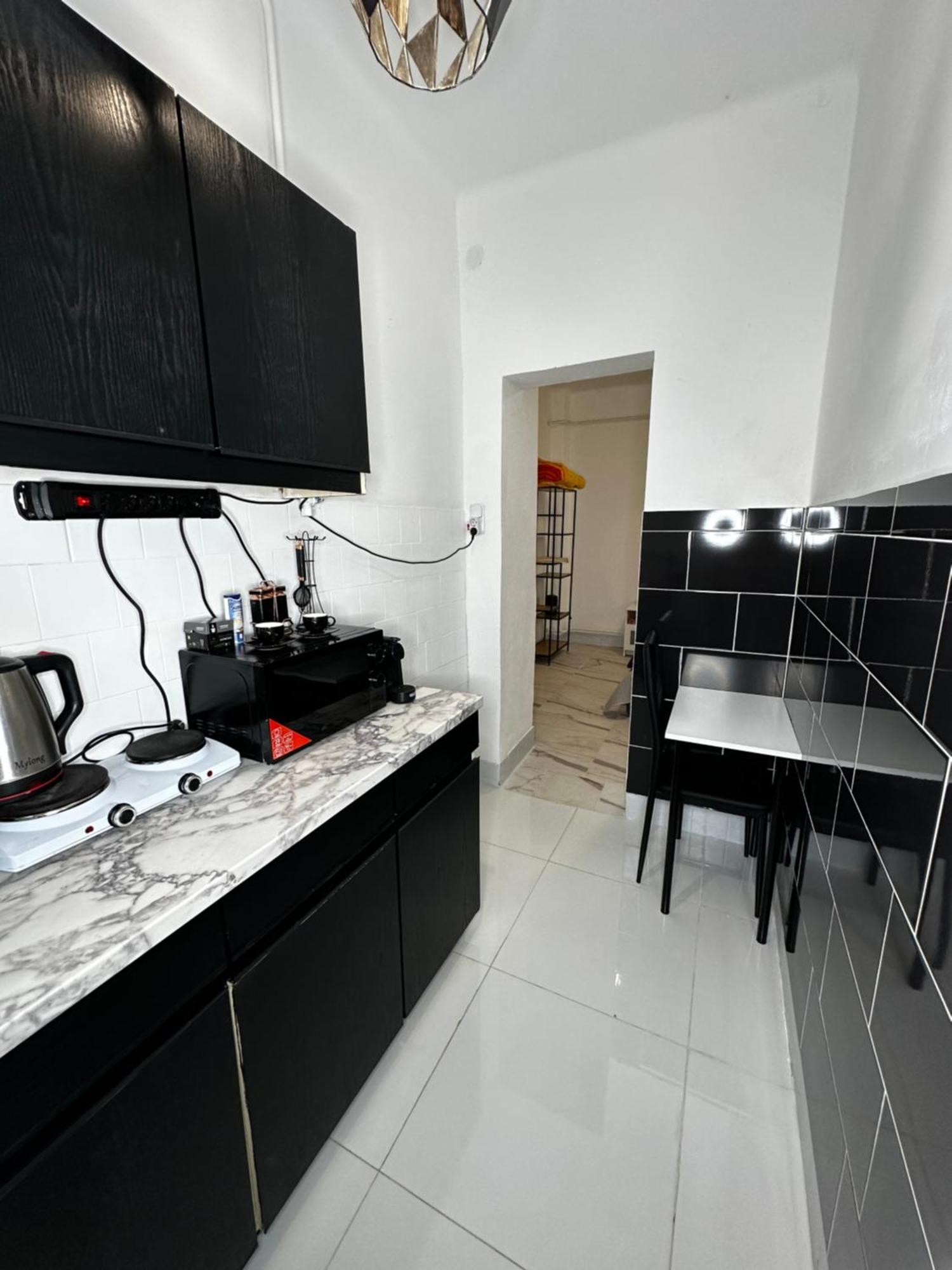 Airport17 B&B Vecses Bagian luar foto
