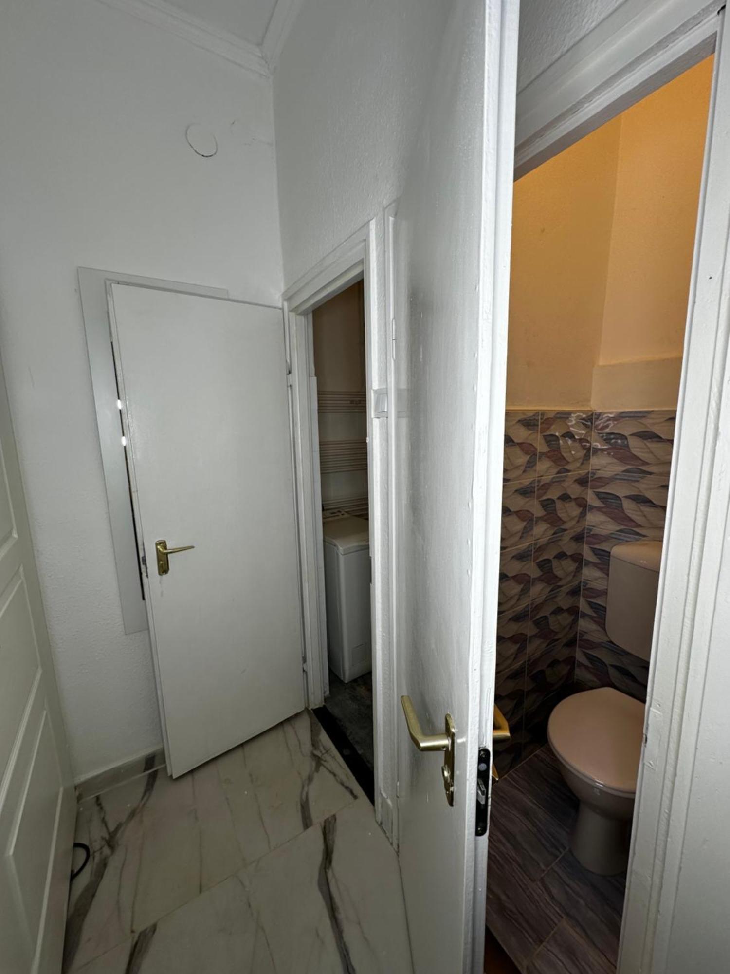 Airport17 B&B Vecses Bagian luar foto