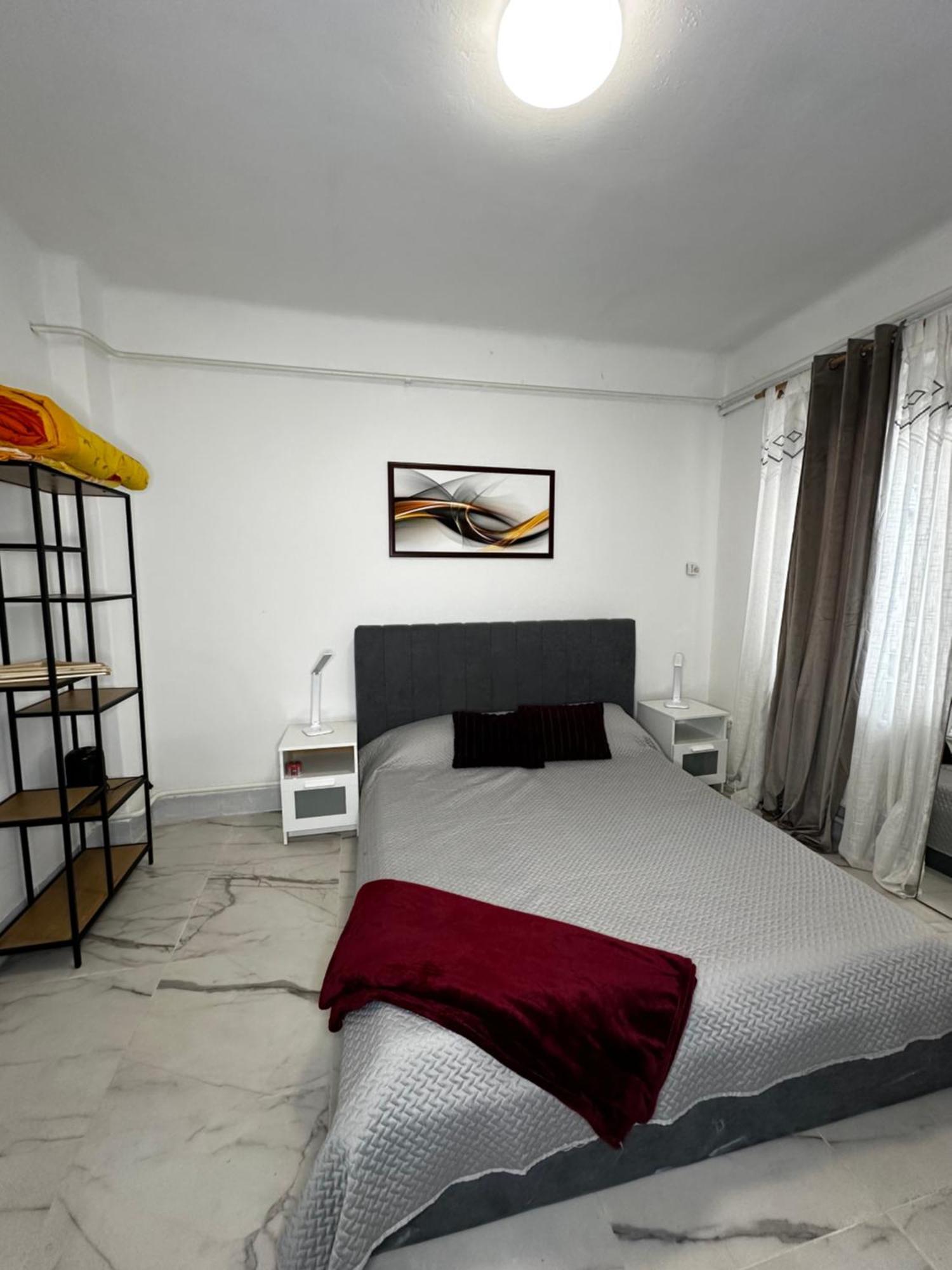Airport17 B&B Vecses Bagian luar foto