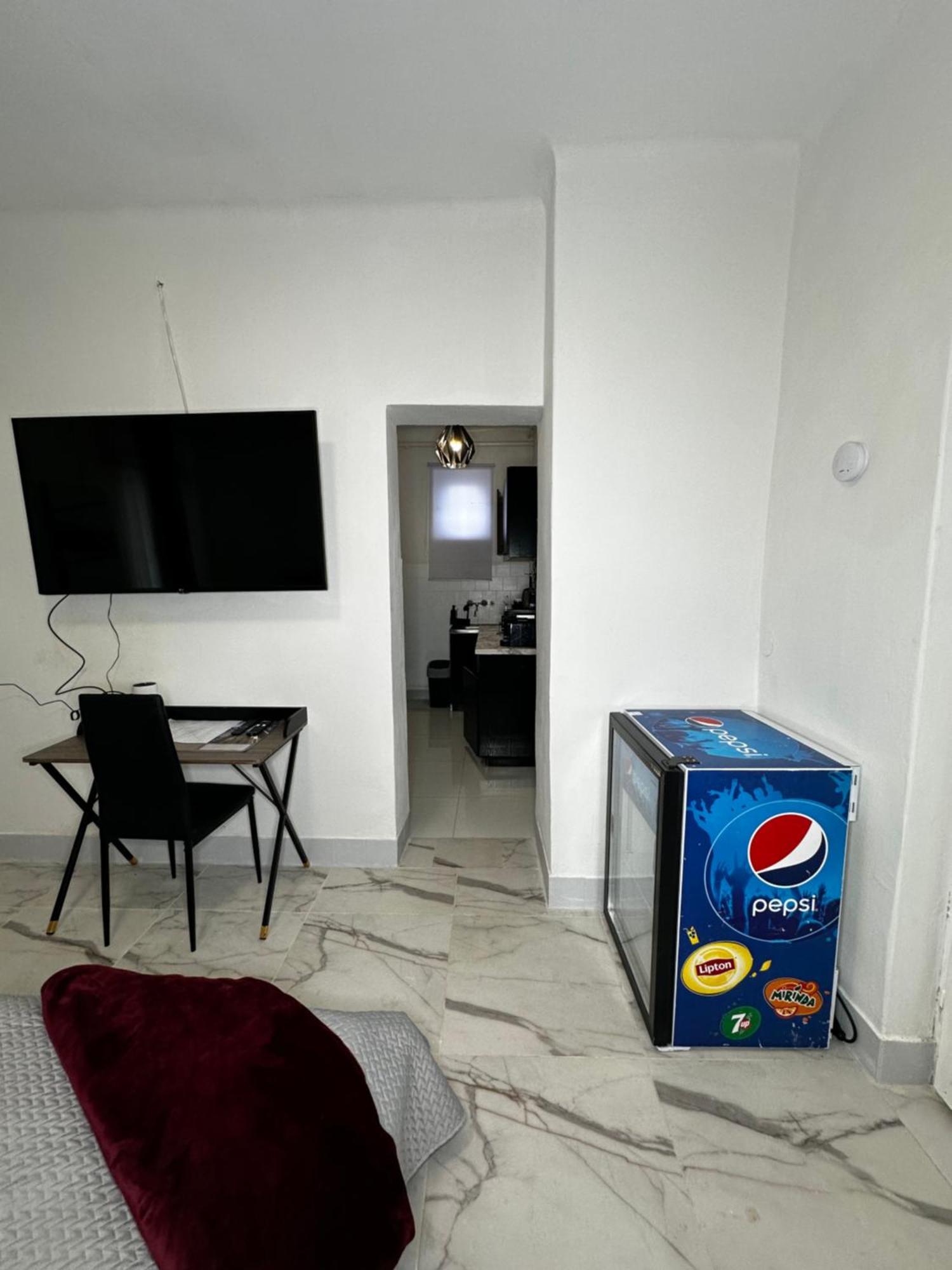 Airport17 B&B Vecses Bagian luar foto