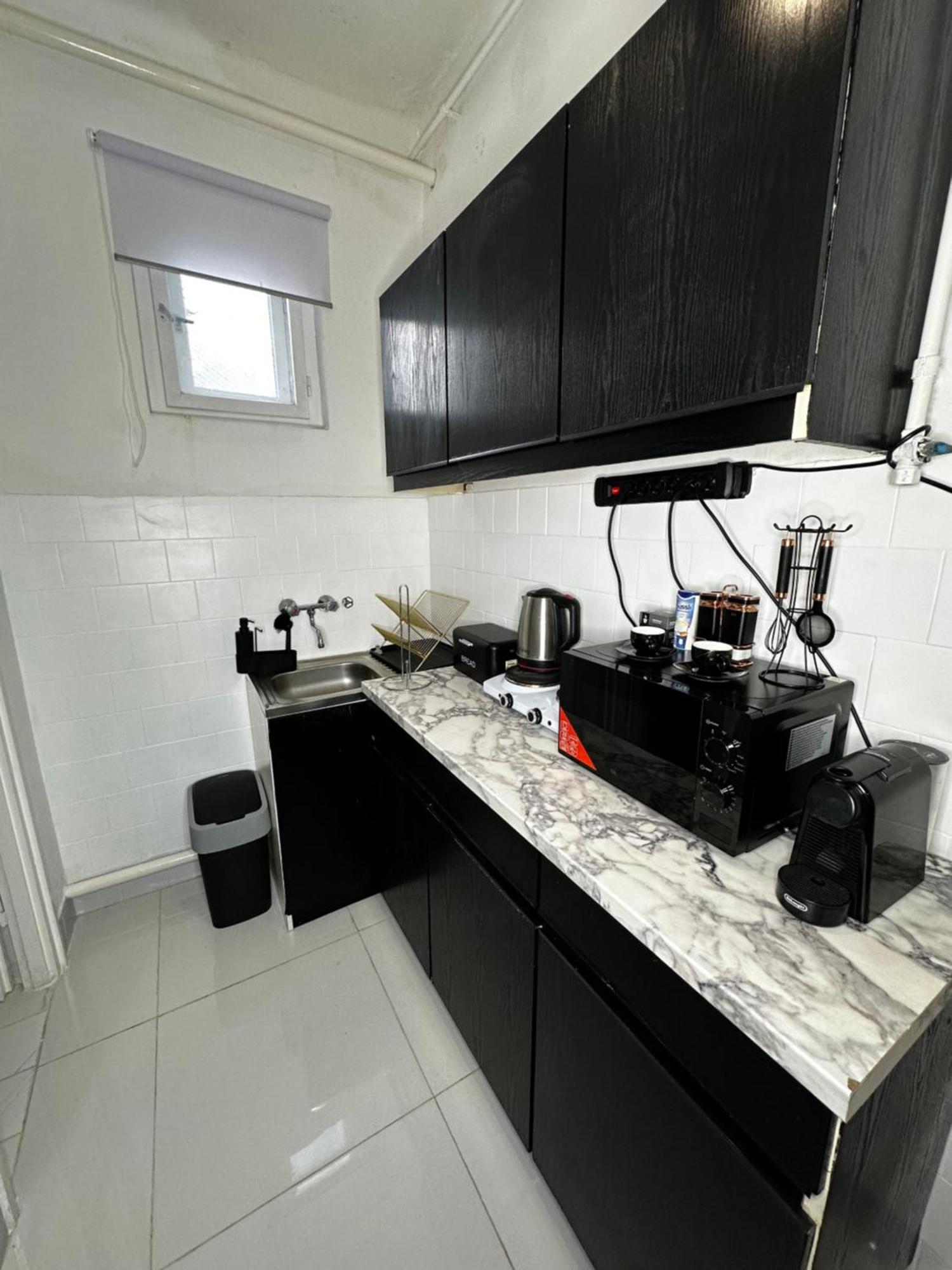 Airport17 B&B Vecses Bagian luar foto